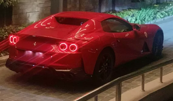 Siêu xe mui trần Ferrari 812 GTS có giá gần 1 triệu USD bất ngờ xuất hiện ở Hà Nội