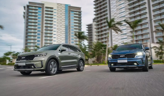 Kia Sorento được giảm giá xuống chỉ còn 899 triệu đồng, rẻ nhất phân khúc SUV hạng D