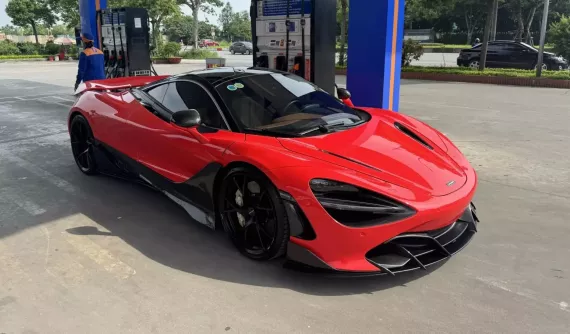 Siêu xe McLaren 720S màu lạ ở Hà Nội, bộ body kit độ là điểm nhấn