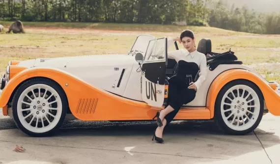 Cận cảnh Morgan Plus Six màu lạ của 'Qua" Vũ tại núi rừng Tây Nguyên