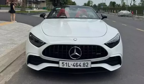 Đại gia Hà Nội chốt xe Mercedes-AMG SL43 chỉ qua tin nhắn