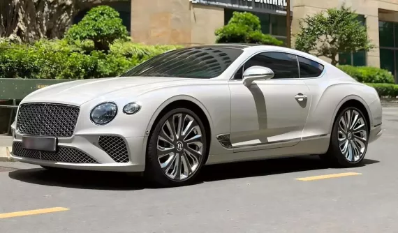 Rao bán chưa ai mua, showroom đổi màu lấy hên cho Bentley Continental GT V8 Mulliner 2022 hàng hiếm