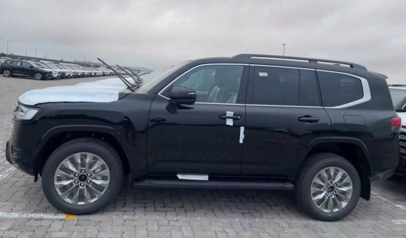 Ngắm thiết kế thực tế của Toyota Land Cruiser LC300 2025, giá từ 4,58 tỷ đồng, vẫn kèm "lạc" tại đại lý