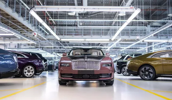 Bên trong nhà máy Rolls-Royce: cách thương hiệu trăm năm này chế tạo ô tô điện Spectre song song với Phantom