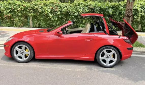 Xe mui trần Mercedes-Benz SLK 350 mơ ước 1 thời của thanh niên 8X chỉ còn hơn 500 triệu đồng