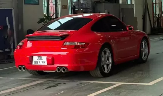 Đại gia Hà Nội chi ra 305 triệu đồng để mua biển số có 997 cho xe Porsche 911 đời 997