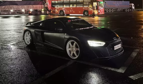 Audi R8 V10 Plus phong cách Batman của Khoa Sen