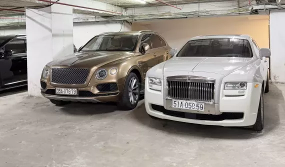 Dàn xe siêu sang đẳng cấp của doanh nhân Ninh Bình, Mercedes-Benz 190SL vẫn còn đó