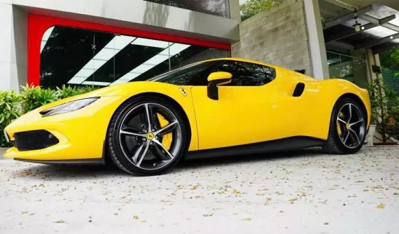 Siêu xe Ferrari 296 GTB tiếp tục được chào bán chỉ sau nửa năm được chủ nhân mới mua về trải nghiệm