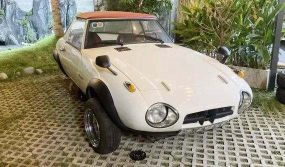 Toyota Sports 800 độ lạ mắt được chào bán gần 1 tỷ đồng