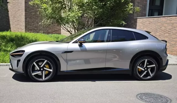 Phanh xe Xiaomi YU7 bốc cháy trên đường đua, hãng vội vã lên tiếng