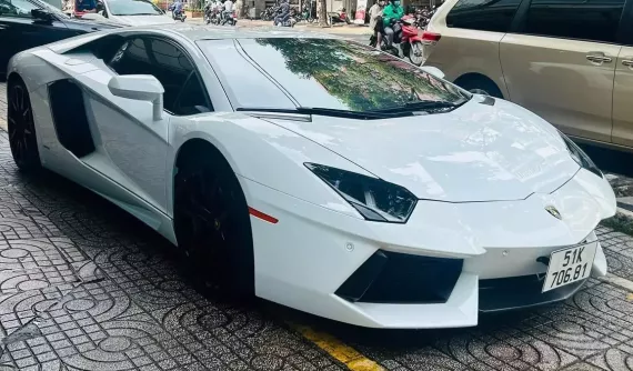 Lamborghini Aventador LP700-4 "lướt" ít chủ nhất Việt Nam tái xuất