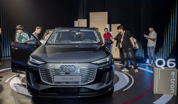 Audi Q6 e-tron chính thức ra mắt Việt Nam, giá hơn 3 tỷ đồng, chạy được 260 km sau 10 phút sạc