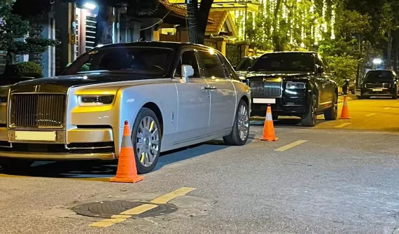 Đây là câu trả lời "tiền nhiều để làm gì" của đại gia Hà Nội: Chốt Rolls-Royce Phantom VIII và Rolls-Royce Cullinan