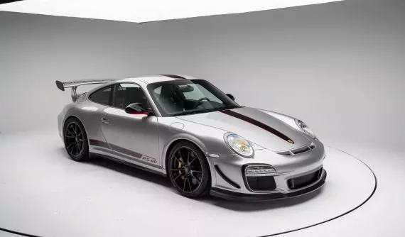 Porsche 911 GT3 RS 4.0 2011 tuổi được chào bán gần 3 triệu đô la, tăng gấp 10 lần so với giá khởi điểm