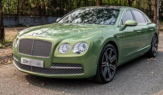 Bentley Flying Spur W12 mang màu sơn độc bản tại Việt Nam