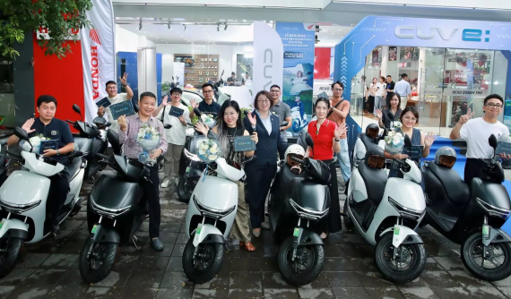 Honda bàn giao những chiếc Honda CUV e: đầu tiên đến tay khách hàng thuê xe