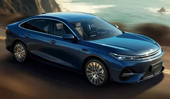 Geely Galaxy A7 - sedan hạng D chỉ "ăn" 2,67 lít xăng/100 km, giá ngang Hyundai Grand i10