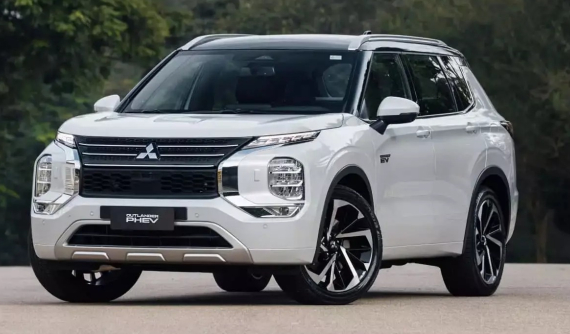 Top 10 xe hybrid sạc điện (PHEV) có phạm vi chạy điện tốt nhất năm 2025