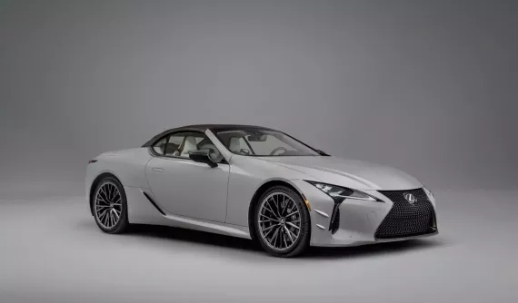 Diện kiến Lexus LC 500 Convertible 2026, giá từ 2,86 tỷ đồng