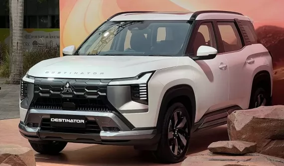 Mitsubishi Destinator có thể được bổ sung tùy chọn động cơ thứ hai, dùng chung với Outlander mới