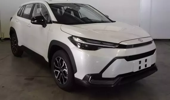 Lộ diện Toyota Frontlander 2026 - "anh em song sinh" của Corolla Cross, thiết kế như xe điện