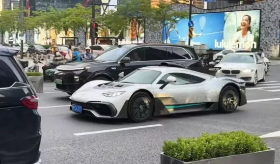 Mercedes-AMG One siêu đắt đỏ trên đường phố Hàng Châu