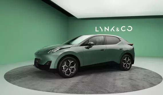 Lynk & Co Z20 ra mắt 2 phiên bản giá rẻ, chạy được ngắn hơn nhưng trang bị tiện nghi vẫn đầy đủ