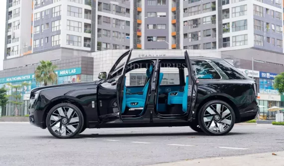 Đánh giá nhanh Rolls-Royce Cullinan Series II đầu tiên về Việt Nam: Đẳng cấp cho đại gia nào thích trải nghiệm