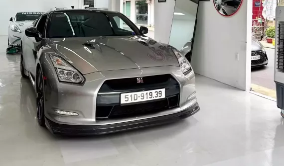 Nissan GT-R R35 lạ mắt bất ngờ xuất hiện tại Tp.HCM