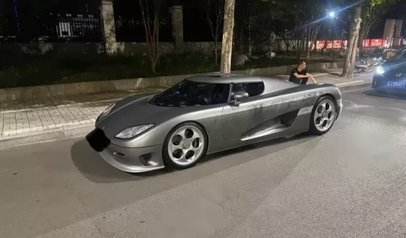 Koenigsegg CCR vốn đã siêu hiếm cũng xuất hiện ở Trung Quốc, chủ xe bị cảnh sát "sờ gáy" vì nồng độ cồn