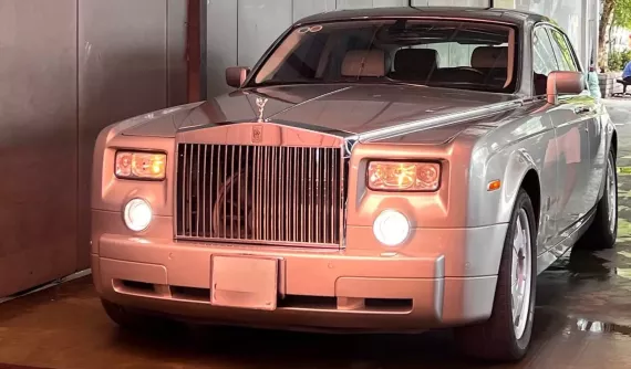 Rolls-Royce Phantom đời 2007 chỉ mới chạy hơn 3 vạn km