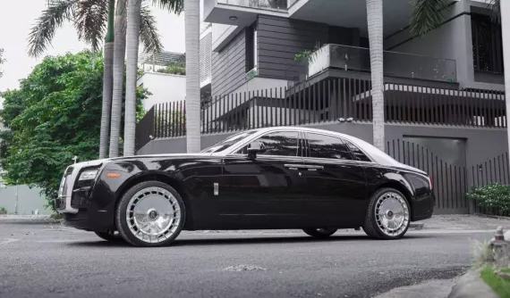 Rolls-Royce Ghost hơn 12 tuổi khác biệt hẳn nhờ chi tiết này