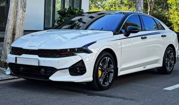 K5 và Carnival "gánh còng lưng" doanh số xe Kia trước sự giảm mạnh của xe điện