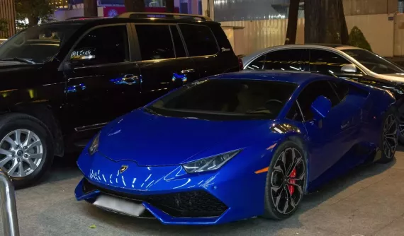Lộ diện siêu xe bí ẩn Lamborghini Huracan độ Mansory của đại gia Bình Dương
