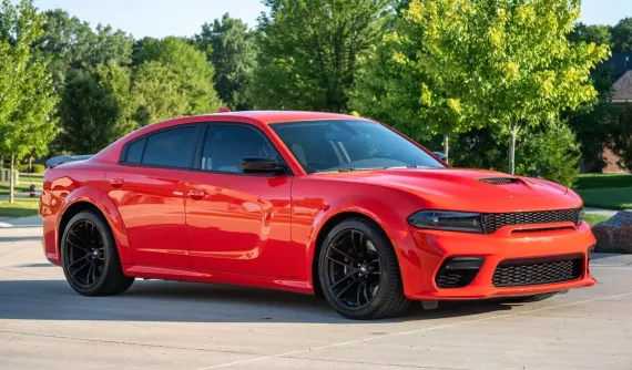 Dân chơi nhanh chóng chán Dodge Charger Widebody chỉ sau 950 km lái xe