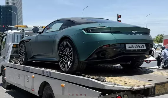 Aston Martin DB12 chỉ mới chạy gần 700km rao bán gần 2 tháng qua đã có chủ nhân