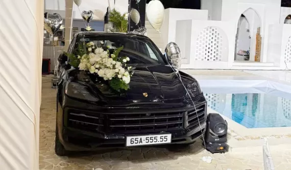 Ông bố tâm lý nhất năm: Tặng Porsche Cayenne chưa đủ còn bỏ ra gần 3 tỷ đồng để đấu giá biển 65A-555.55