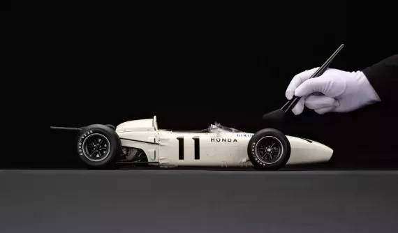 Không thể tin được với xe mô hình F1 mới của Honda có giá cao hơn cả 1 chiếc Civic
