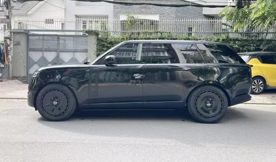 Range Rover lên bộ mâm độ siêu cá tính của HForged, chạy 100 km/h logo vẫn thẳng đứng