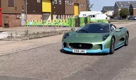 Trải nghiệm Jaguar C-X75 có tiền cũng khó mua được cùng Ian Callum