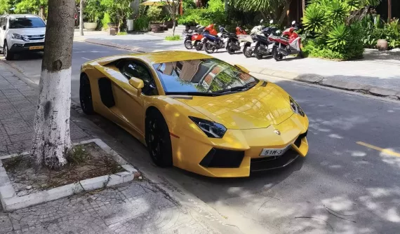 Lamborghini Aventador LP700-4 đầu tiên về Việt Nam giờ ra sao?