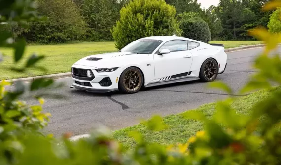 Chi tiết Ford Mustang mạnh mẽ nhất từ RTR Vehicles: Phun lửa sau mỗi cú đạp ga