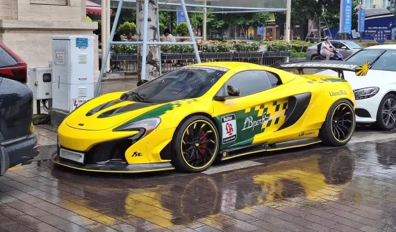 McLaren 650S Spider độ Liberty Walk lên bộ áo gây nhiều sự chú ý