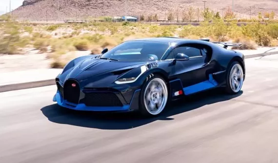 Bugatti Divo giá 6 triệu đô la trưng bày nhiều hơn là dạo phố được làm mới chi tiết này