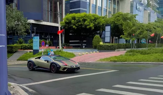 Siêu xe chuyên chạy địa hình Lamborghini Huracan Sterrato đầu tiên về Việt Nam