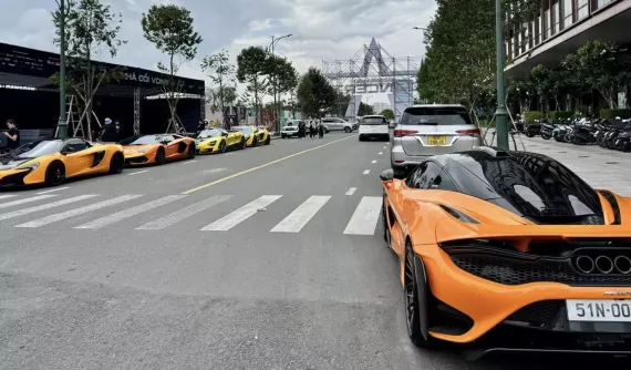 Dàn siêu xe hơn 60 tỷ đồng tụ tập ở Tp.HCM vào cuối tuần