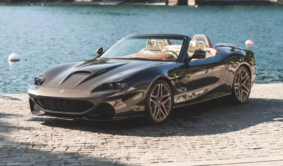 Ferrari 550 Maranello được làm mới qua tay của Touring Superleggera