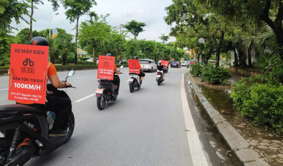 Bắt kịp sóng chuyển đổi xanh, Dat Bike khai trương loạt cửa hàng tại Hà Nội, thu xe xăng đổi xe điện