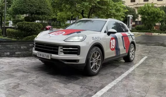 Đúng chất dân thích trải nghiệm, anh Hoàng Anh cho Porsche Cayenne S E-Hybrid 2025 "phượt" nhẹ 4.700 km